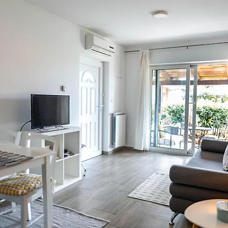 New Cosy With Private Parking Lägenhet