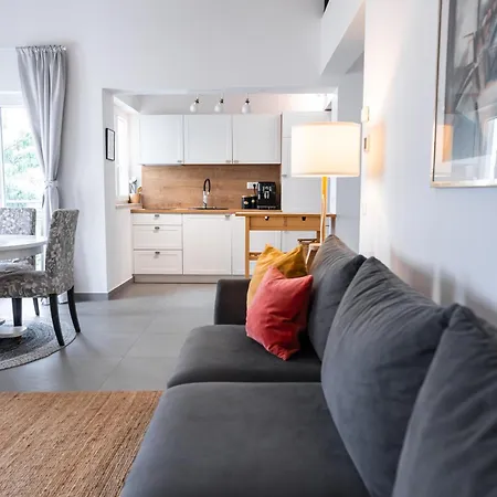 New Cosy With Private Parking