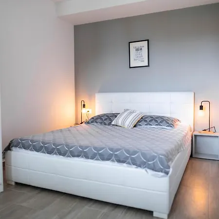 New Cosy With Private Parking Appartement