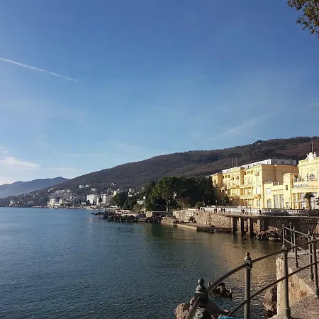 New Cosy With Private Parking Appartement *