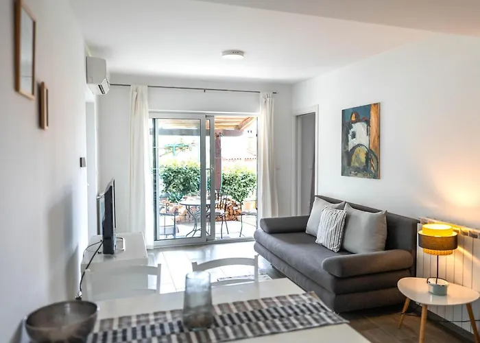 Apartment New Cosy With Private Parking *