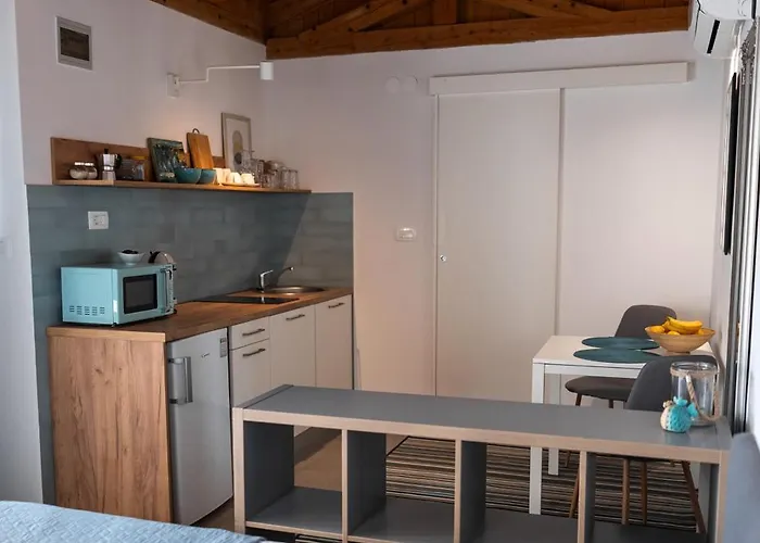 New Cosy With Private Parking Apartment *