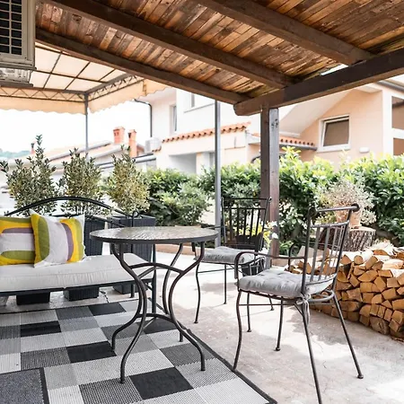 New Cosy With Private Parking Apartment *