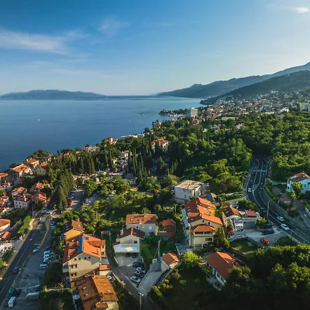 Appartamento New Cosy With Private Parking