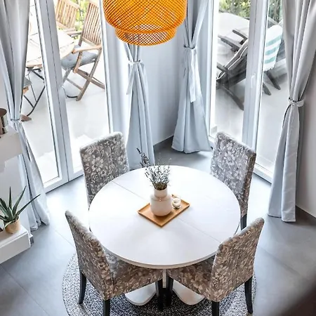 New Cosy With Private Parking Appartamento Abbazia