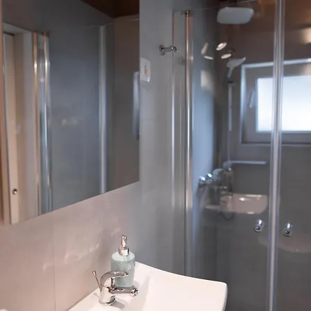 New Cosy With Private Parking Apartment