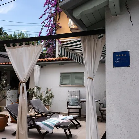 New Cosy With Private Parking *