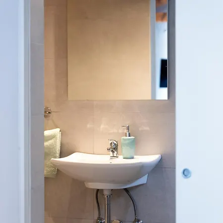 Apartment New Cosy With Private Parking