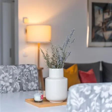 New Cosy With Private Parking