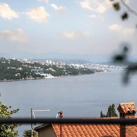 New Cosy With Private Parking Apartment