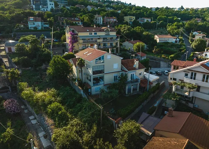 New Cosy With Private Parking דירה