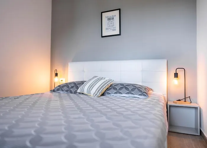 Apartment New Cosy With Private Parking *