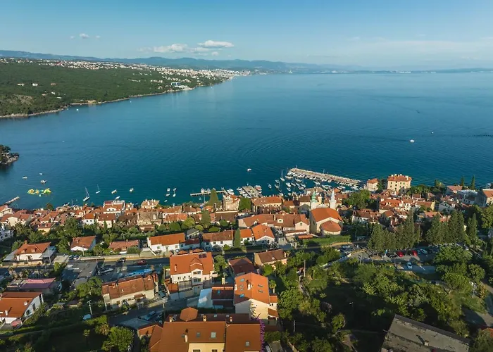 New Cosy With Private Parking *