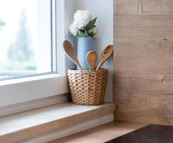 New Cosy With Private Parking