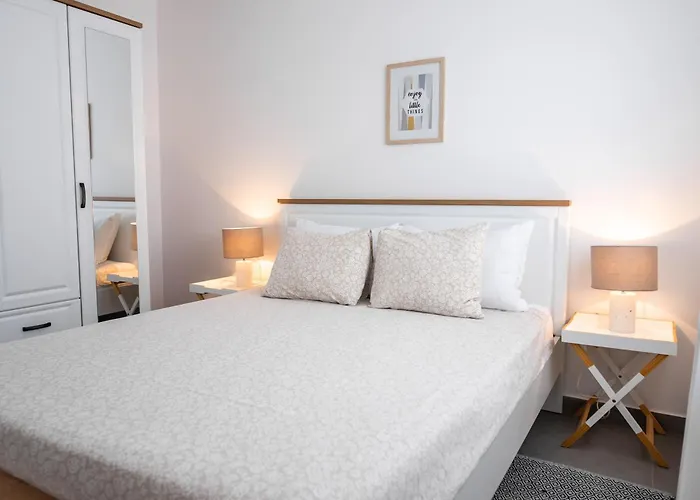 Apartment New Cosy With Private Parking