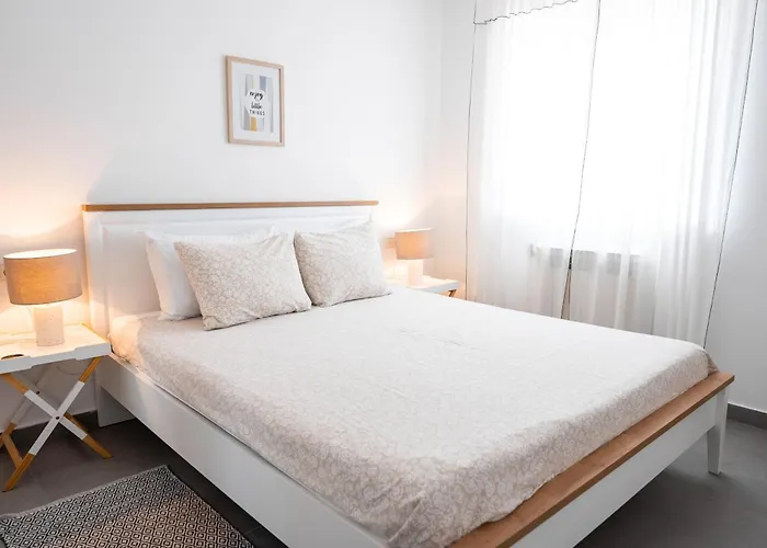 דירה New Cosy With Private Parking אופטיה