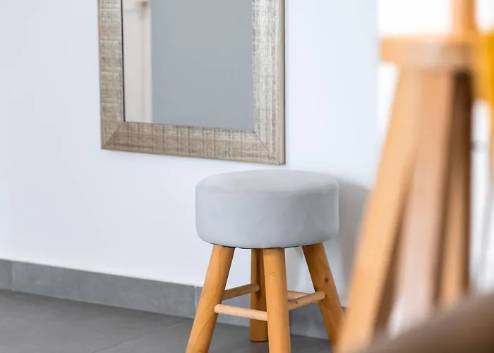 New Cosy With Private Parking