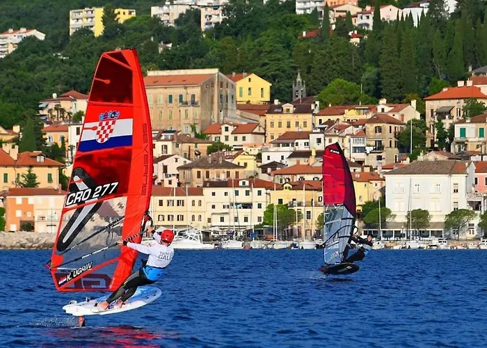 New Cosy With Private Parking אופטיה