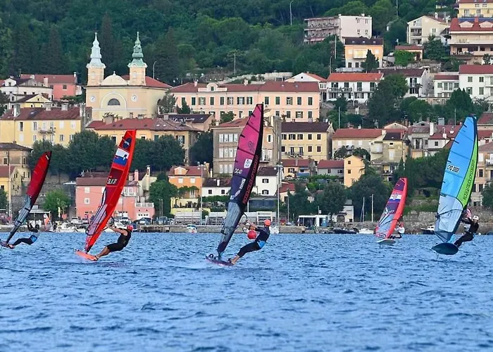 New Cosy With Private Parking * אופטיה