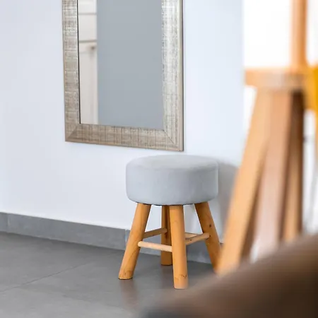 New Cosy With Private Parking