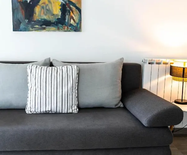 New Cosy With Private Parking Apartman *