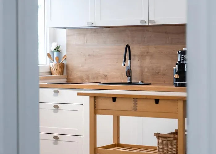 Apartman New Cosy With Private Parking *